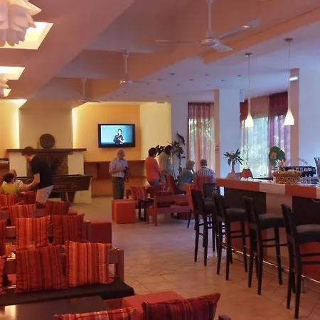 Hotell Ipsos Beach Hotel