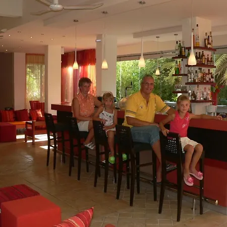 Ipsos Beach Hotel ホテル